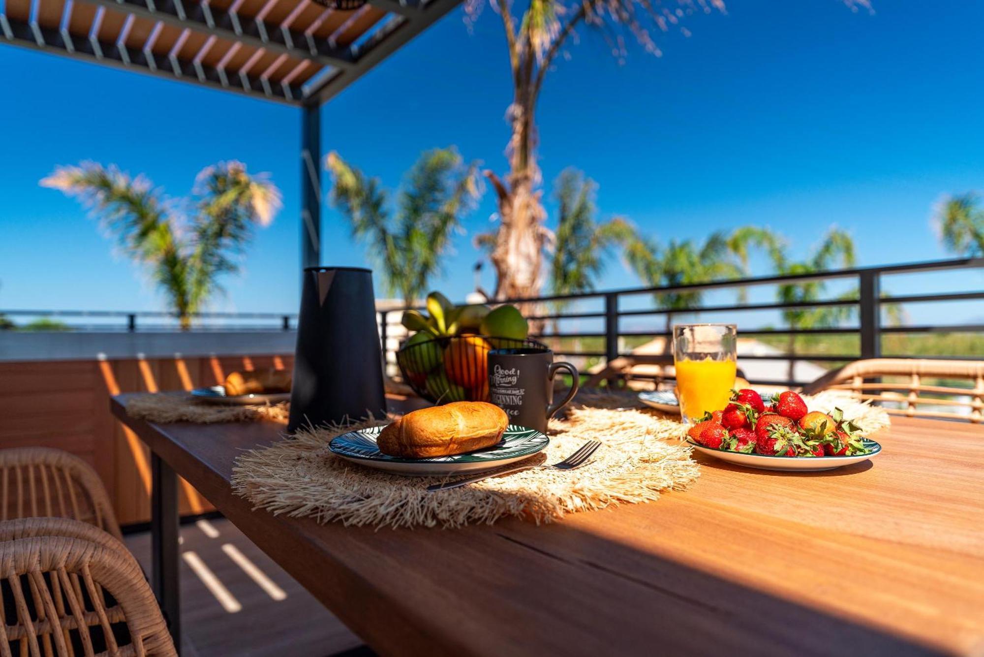 Palmeral Luxury Suites Kremasti  Ruang foto