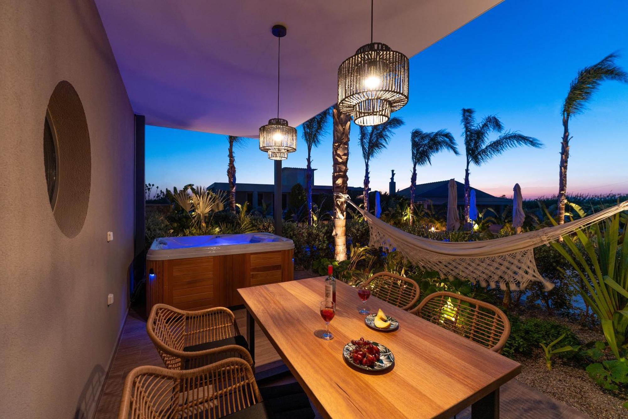 Palmeral Luxury Suites Kremasti  Ruang foto
